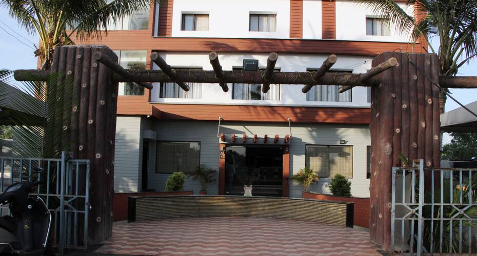 Hotel Lotus Inn, Pune 1